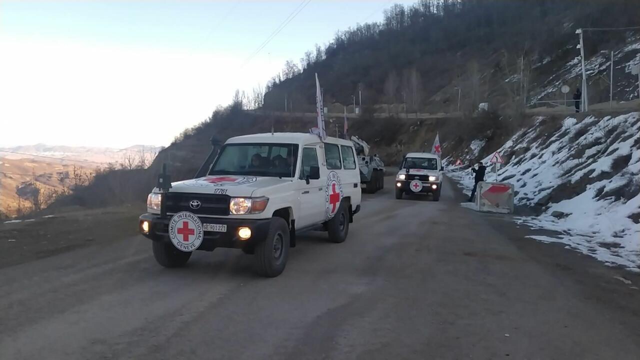 По Лачинской дороге проследовала автоколонна, принадлежащая Красному Кресту