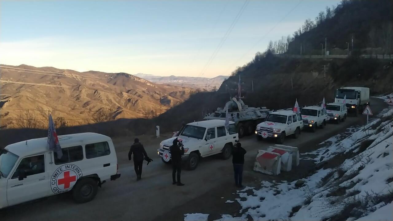 По Лачинской дороге проследовала автоколонна, принадлежащая Красному Кресту