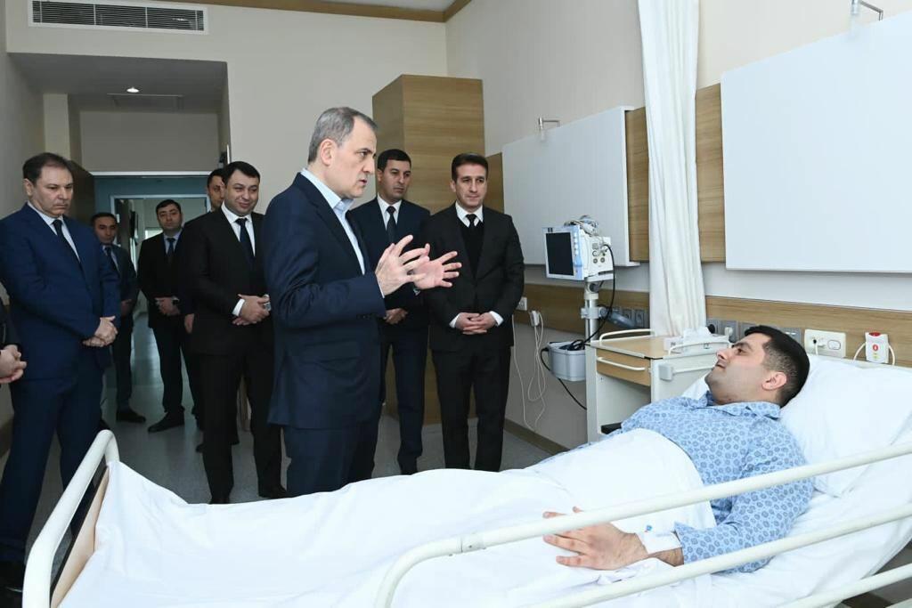 Джейхун Байрамов навестил пострадавших при нападении на посольство в Иране