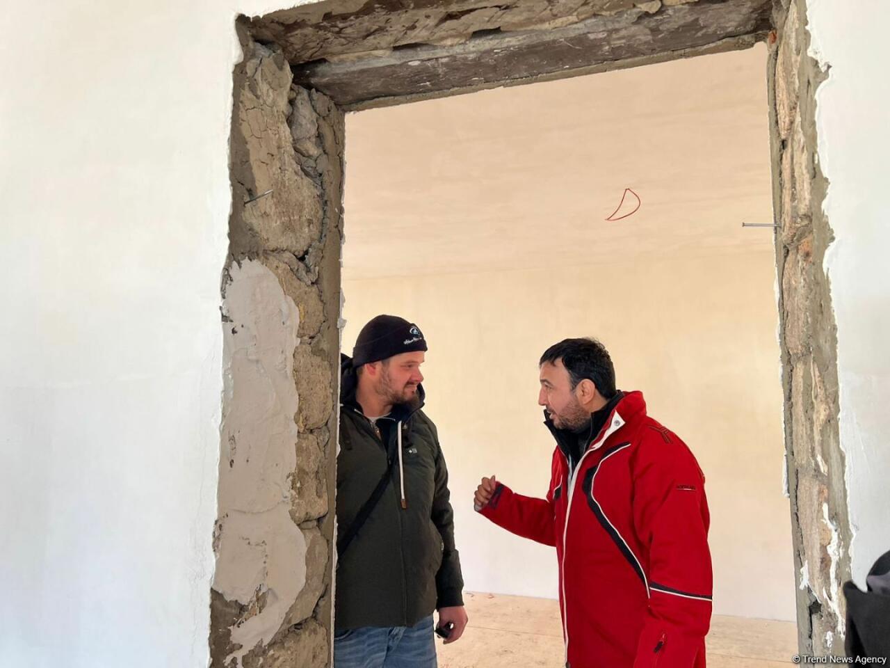 Иностранные путешественники ознакомились с макетами новых домов в городе Лачин