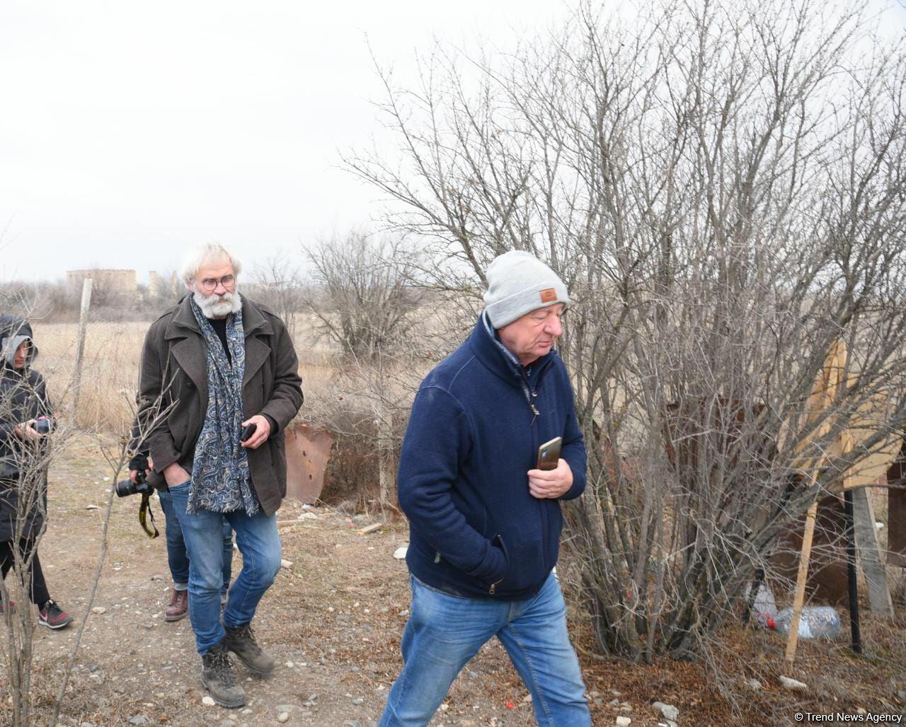 Делегации международных путешественников продемонстрировано варварство армян в Агдаме