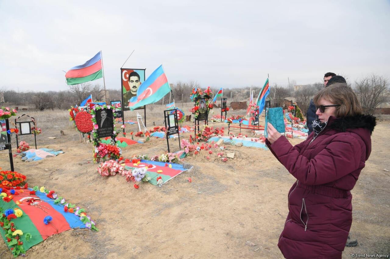 Делегации международных путешественников продемонстрировано варварство армян в Агдаме