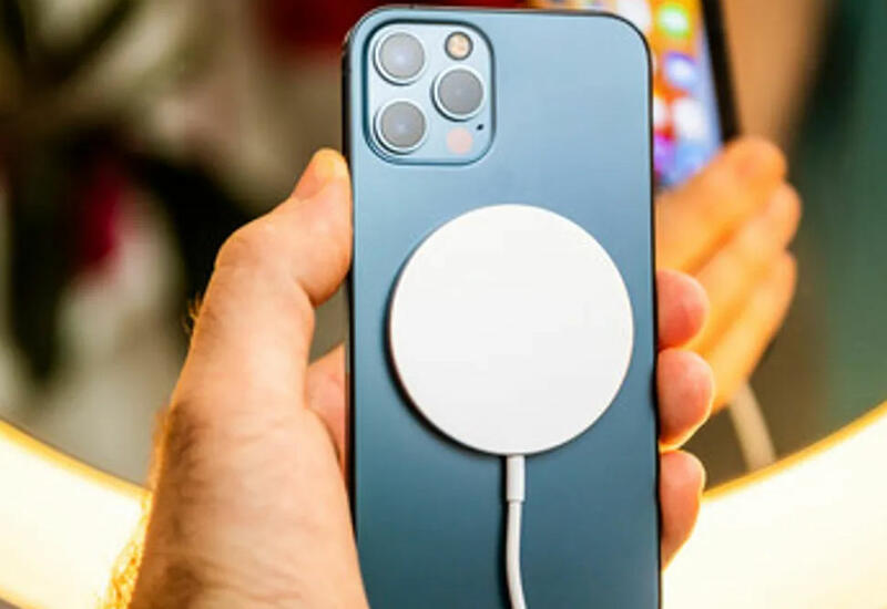 В iPhone появится обратная зарядка