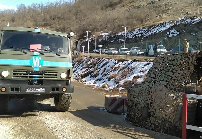 По Лачинской дороге беспрепятственно проехали три грузовика миротворцев