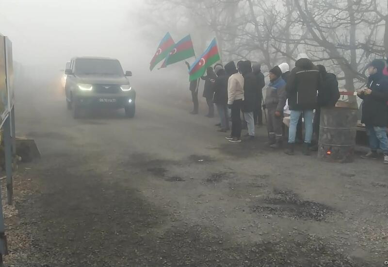 Сегодня по Лачинской дороге беспрепятственно проехали еще 63 автомобиля миротворцев