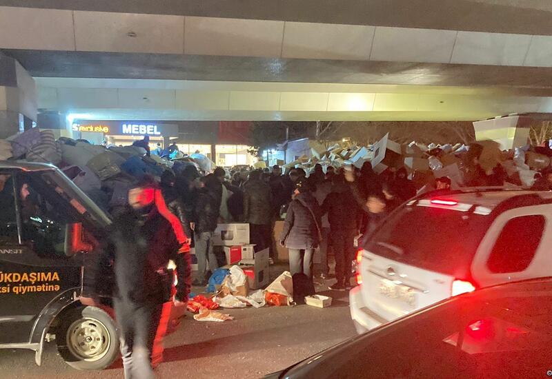 Азербайджанцы и в ночные часы продолжают собирать гумпомощь для Турции