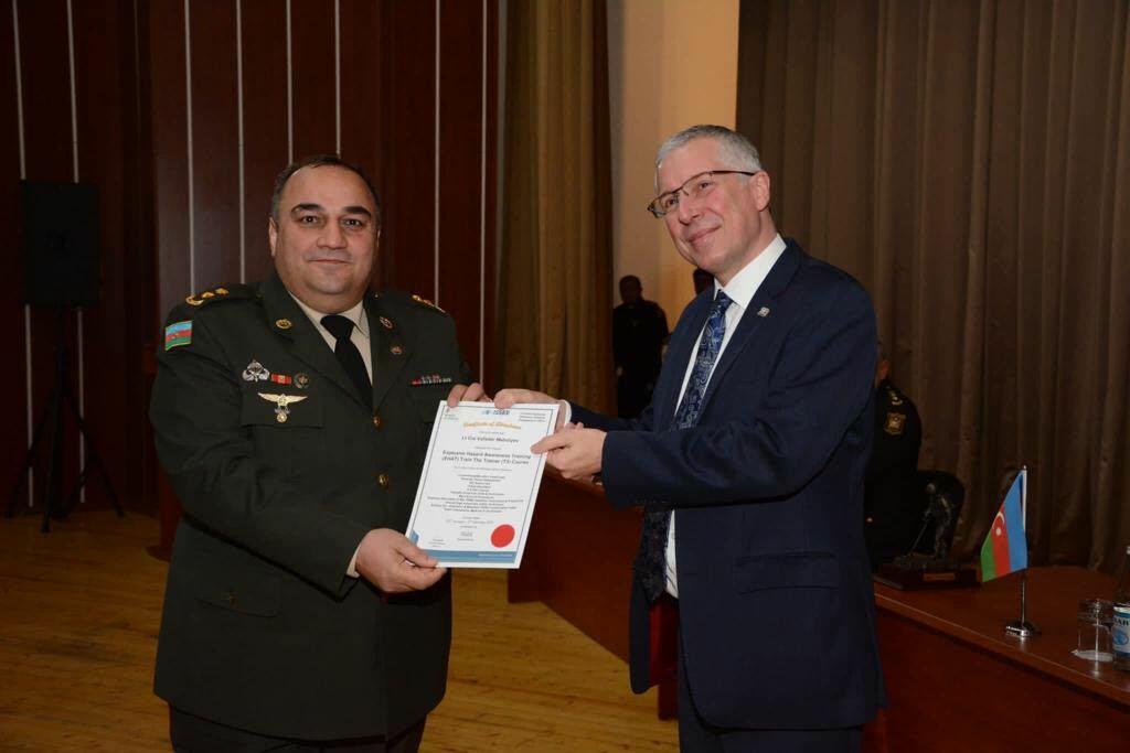 Азербайджанские военнослужащие завершили курсы минобороны Великобритании
