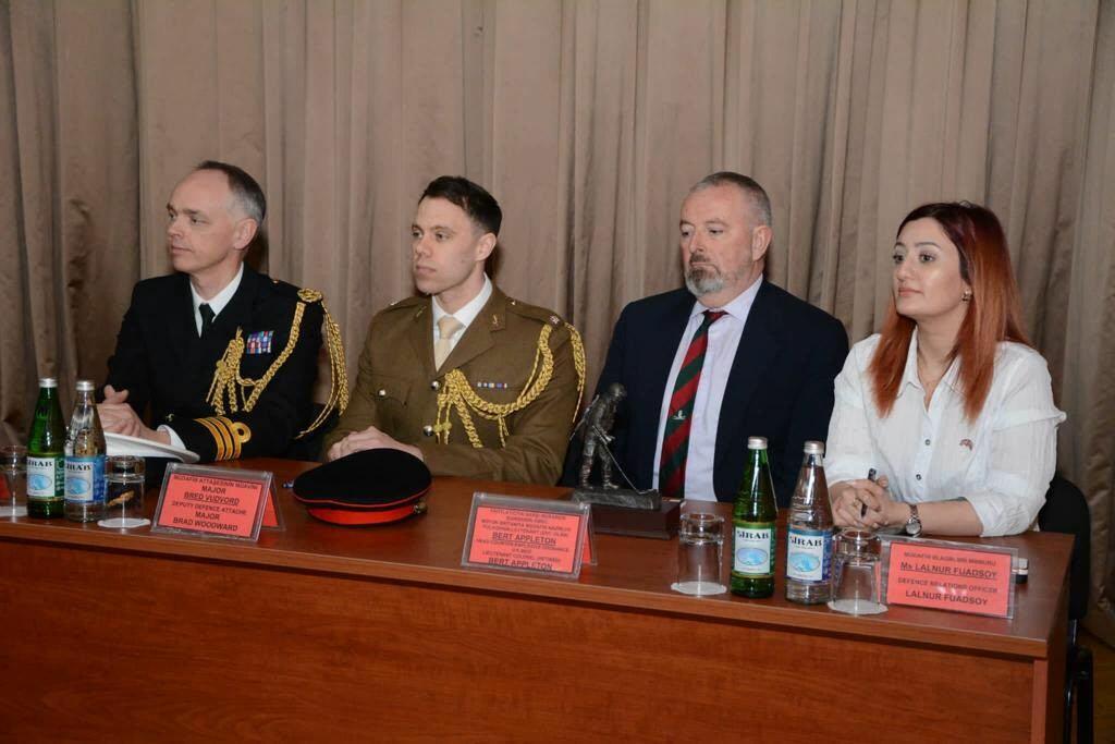 Азербайджанские военнослужащие завершили курсы минобороны Великобритании