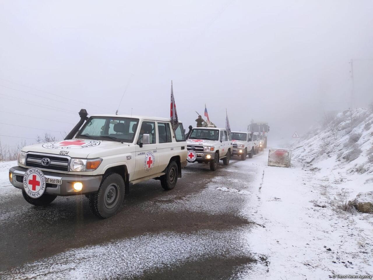 По Лачинской дороге беспрепятственно проехала автоколонна Красного Креста