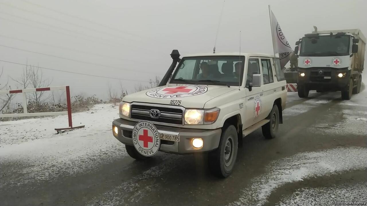 По Лачинской дороге беспрепятственно проехала автоколонна Красного Креста