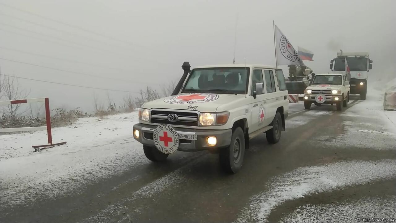 По Лачинской дороге беспрепятственно проехала автоколонна Красного Креста
