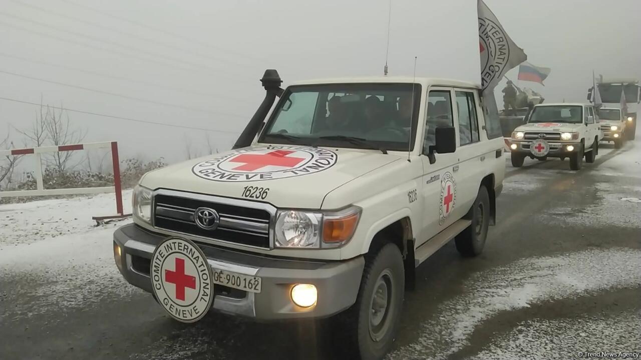 По Лачинской дороге беспрепятственно проехала автоколонна Красного Креста