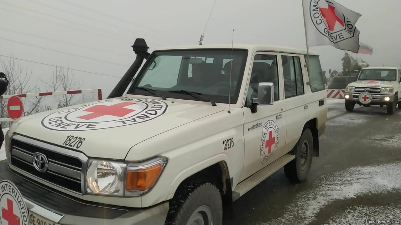 По Лачинской дороге беспрепятственно проехала автоколонна Красного Креста