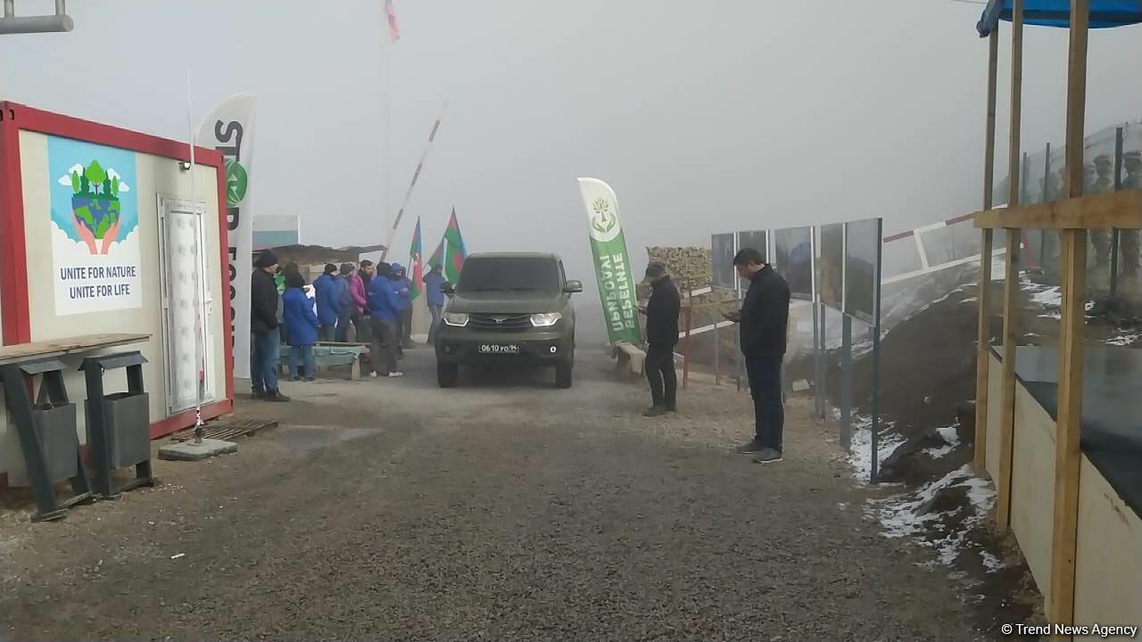 По Лачинской дороге беспрепятственно проехали автомашины миротворцев