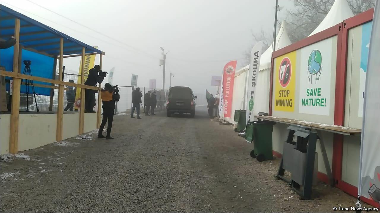 По Лачинской дороге беспрепятственно проехали автомашины миротворцев