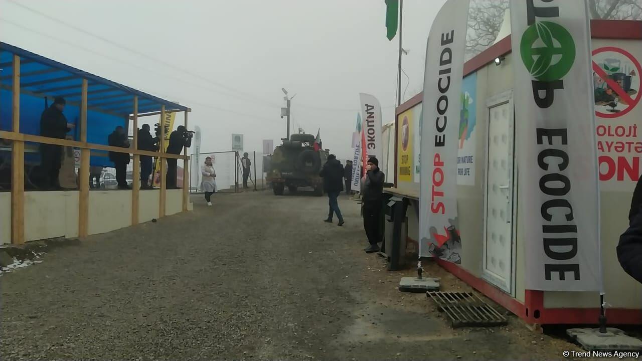 По Лачинской дороге беспрепятственно проехали автомашины миротворцев