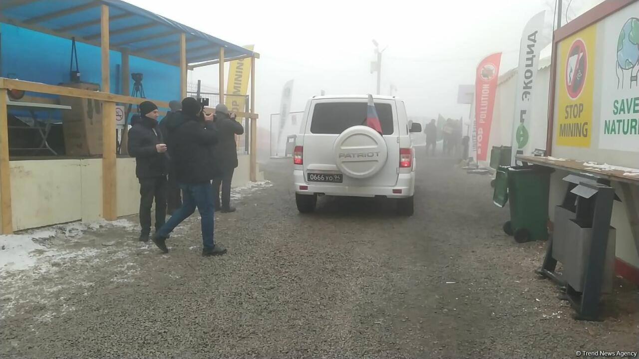 По Лачинской дороге беспрепятственно проехала автомашина миротворцев