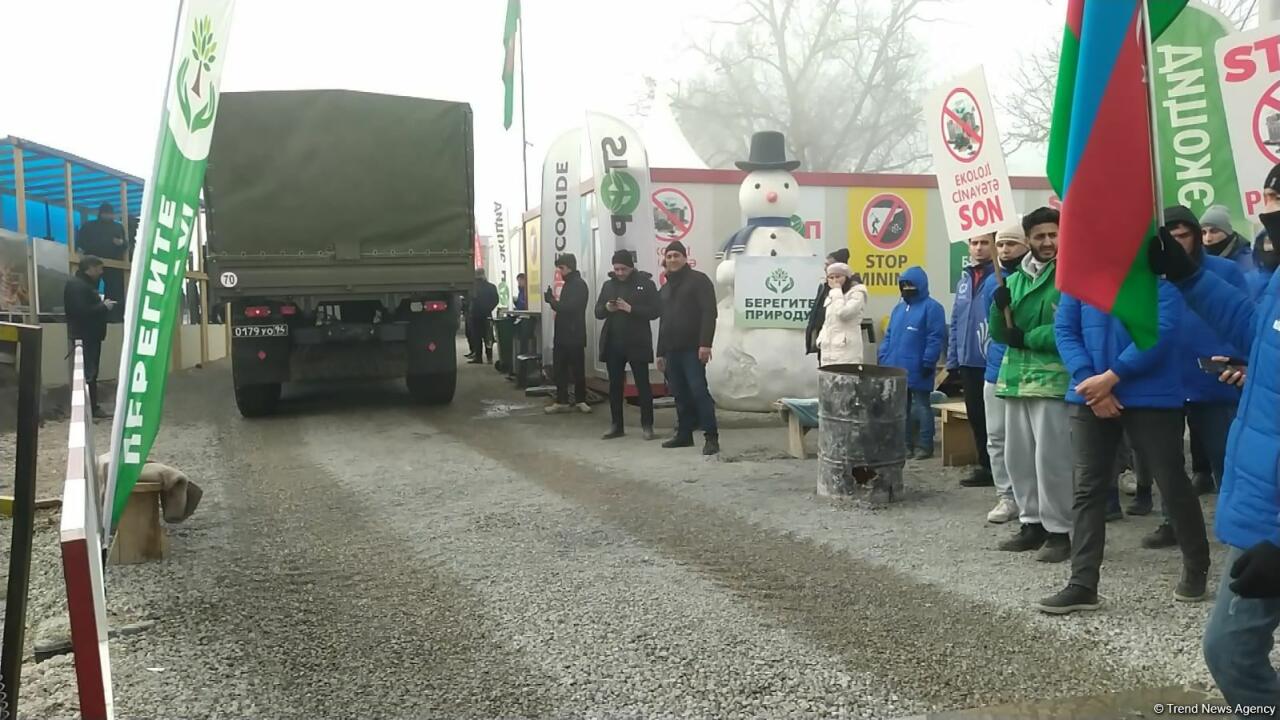 По Лачинской дороге беспрепятственно проехали 14 транспортных средств миротворцев