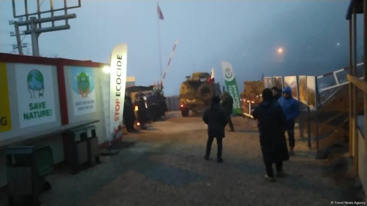 Сегодня по Лачинской дороге беспрепятственно проехали еще 63 автомобиля миротворцев