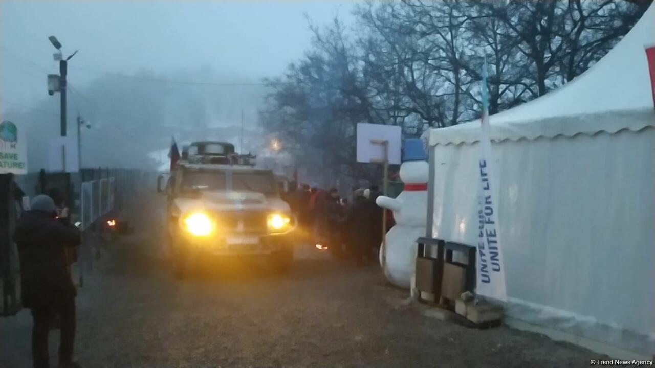 Сегодня по Лачинской дороге беспрепятственно проехали еще 63 автомобиля миротворцев