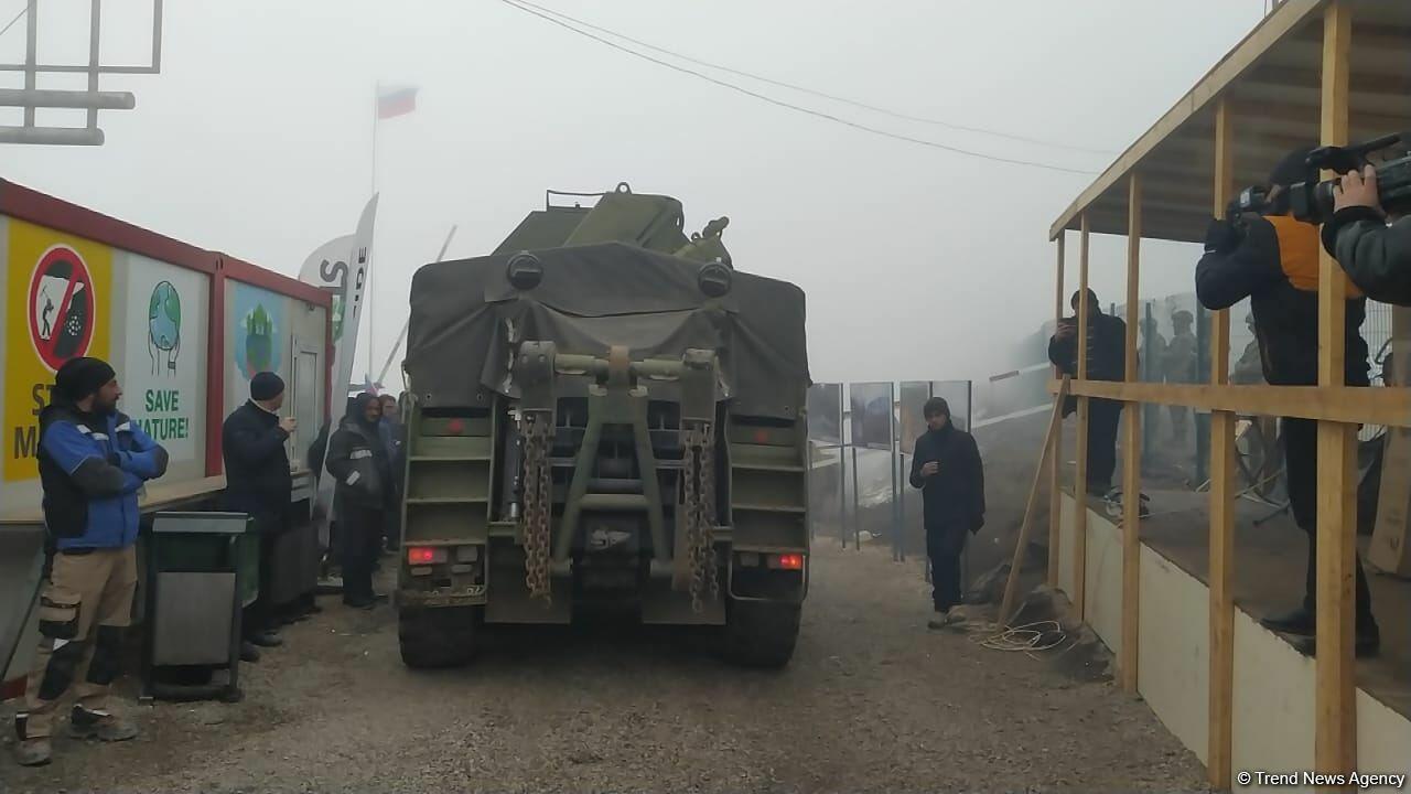 Сегодня по Лачинской дороге беспрепятственно проехали еще 63 автомобиля миротворцев