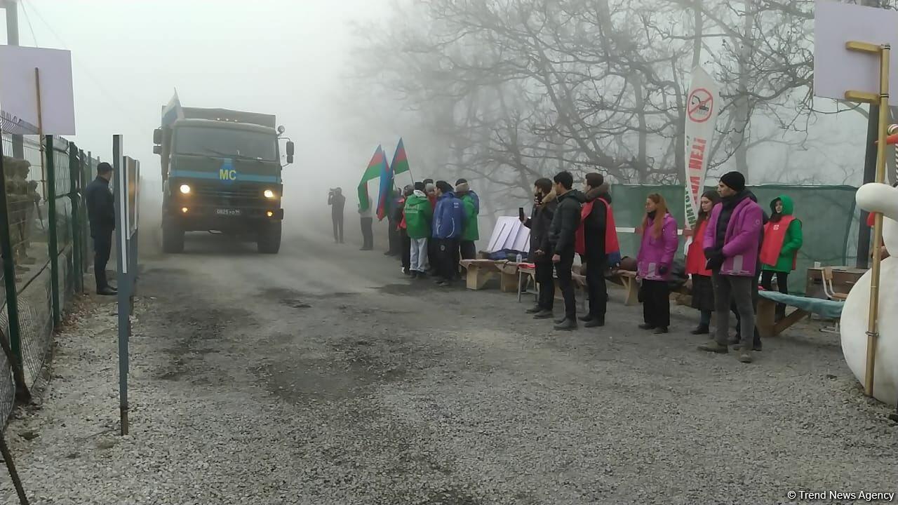 По Лачинской дороге беспрепятственно проехали 26 транспортных средств миротворцев