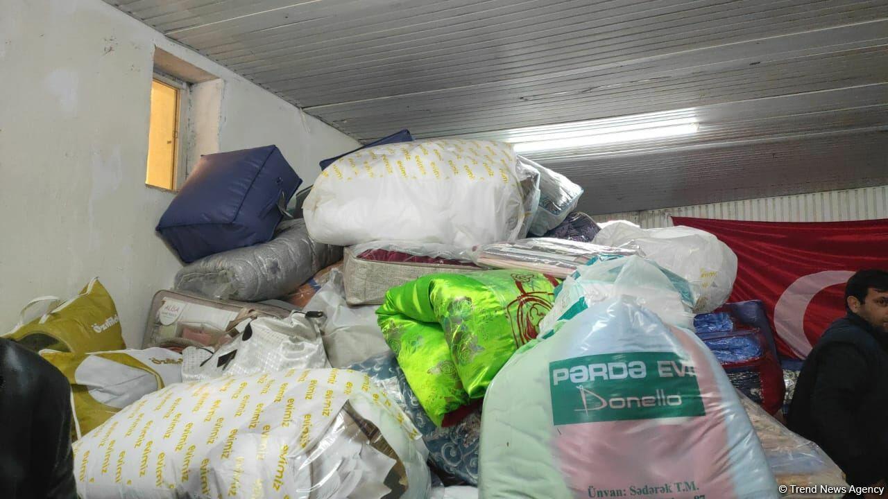 Граждане Азербайджана собирают гуманитарную помощь для пострадавших от землетрясения в братской Турции