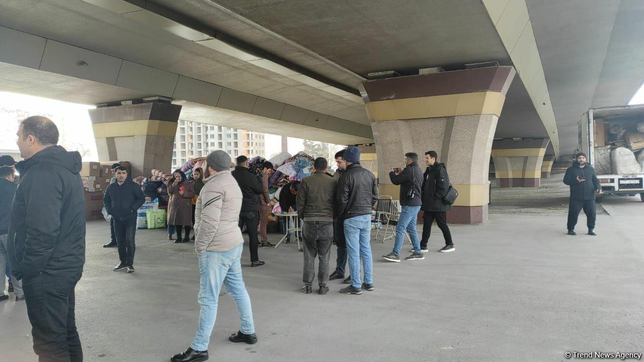 Граждане Азербайджана собирают гуманитарную помощь для пострадавших от землетрясения в братской Турции