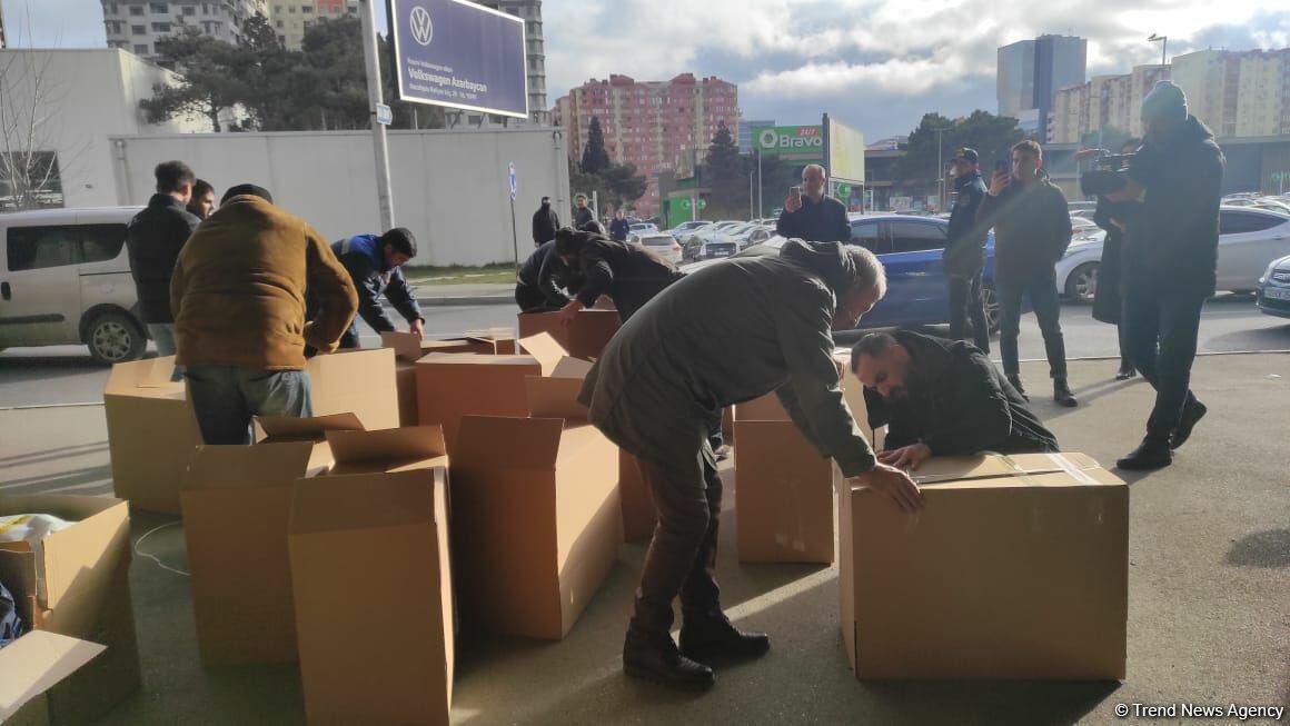 Граждане Азербайджана собирают гуманитарную помощь для пострадавших от землетрясения в братской Турции