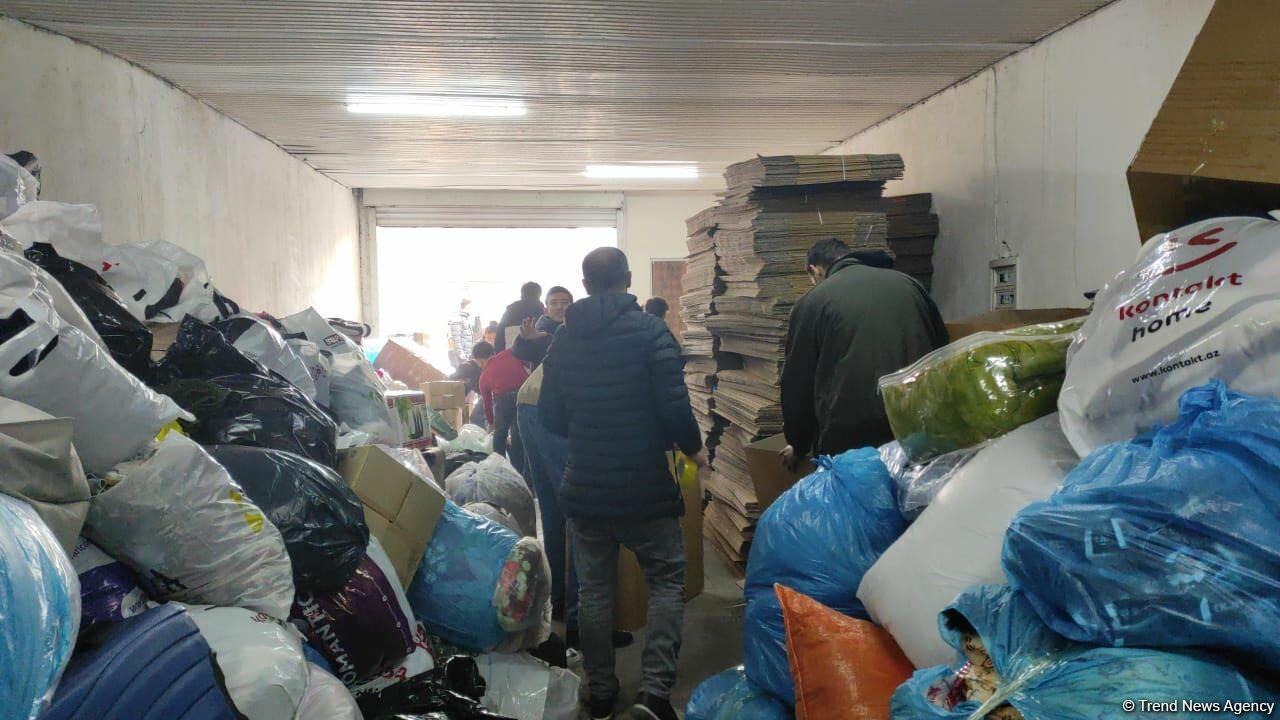 Граждане Азербайджана собирают гуманитарную помощь для пострадавших от землетрясения в братской Турции
