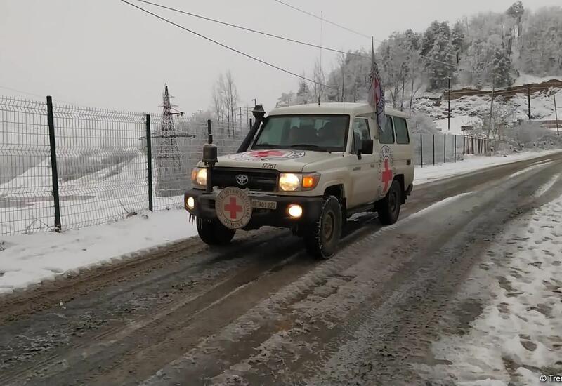 По Лачинской дороге проехала автоколонна Красного Креста