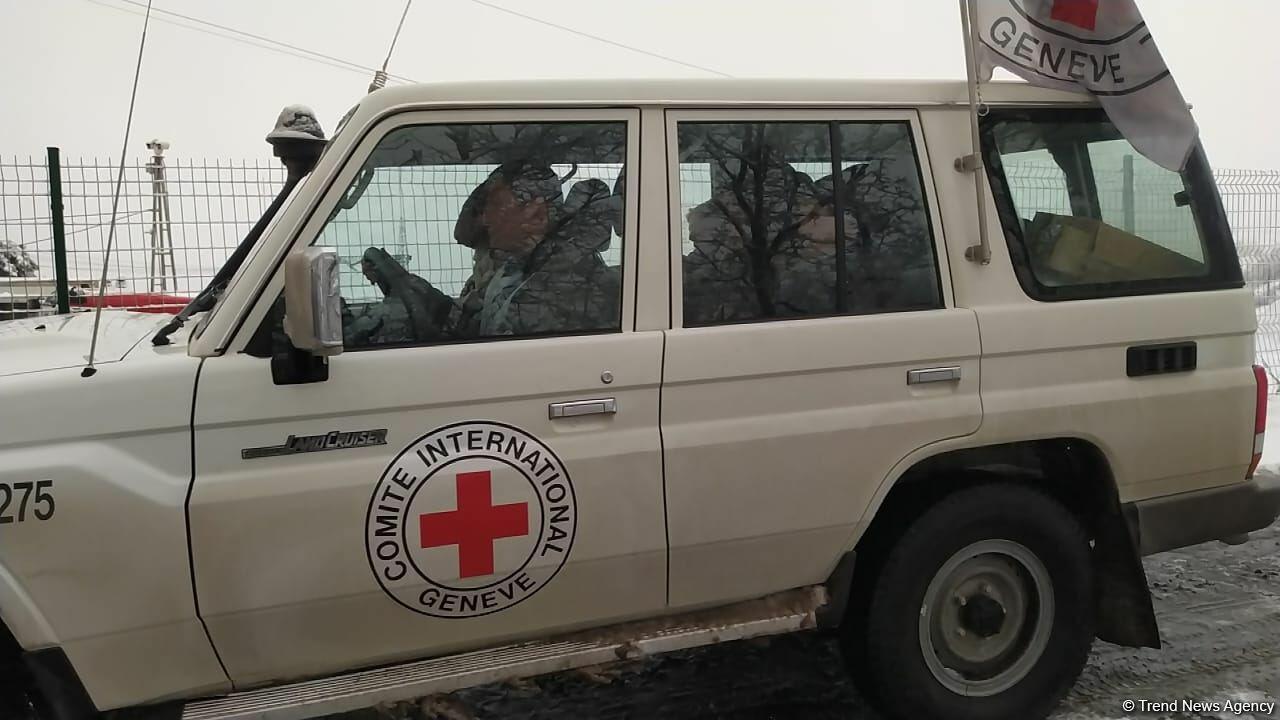 По Лачинской дороге проехала автоколонна Красного Креста