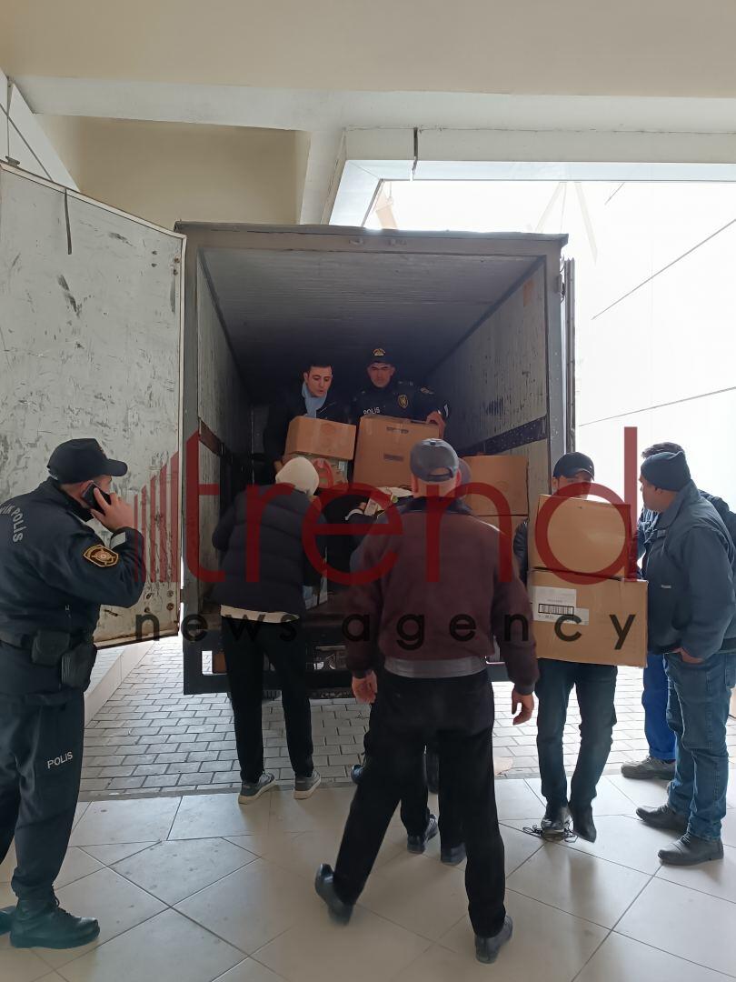 В Баку нескончаемый поток людей оказывает помощь братской Турции