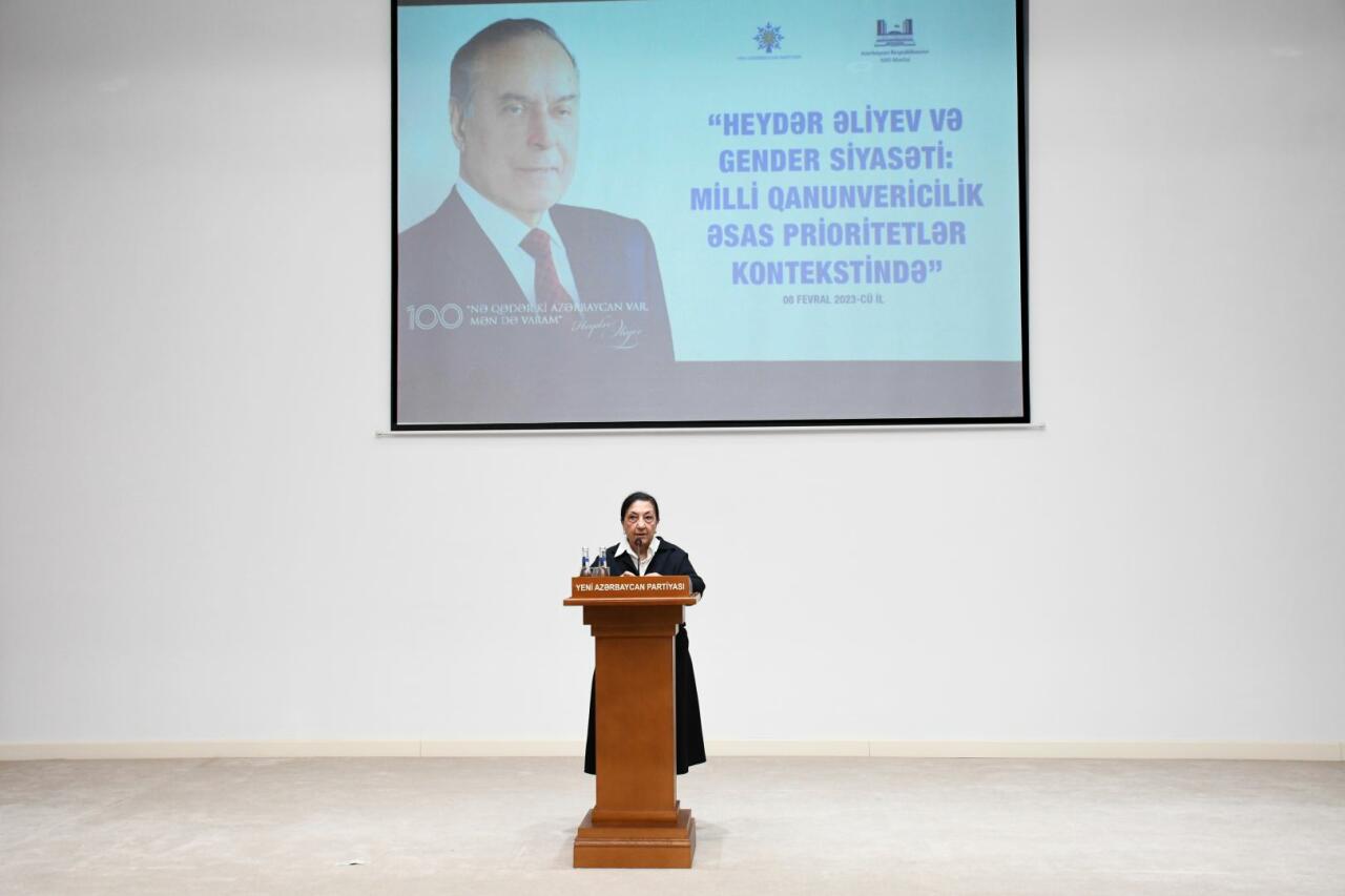 YAP Mərkəzi Aparatında “Heydər Əliyev və gender siyasəti: milli qanunvericilik əsas prioritetlər kontekstində” mövzusunda konfrans keçirilib