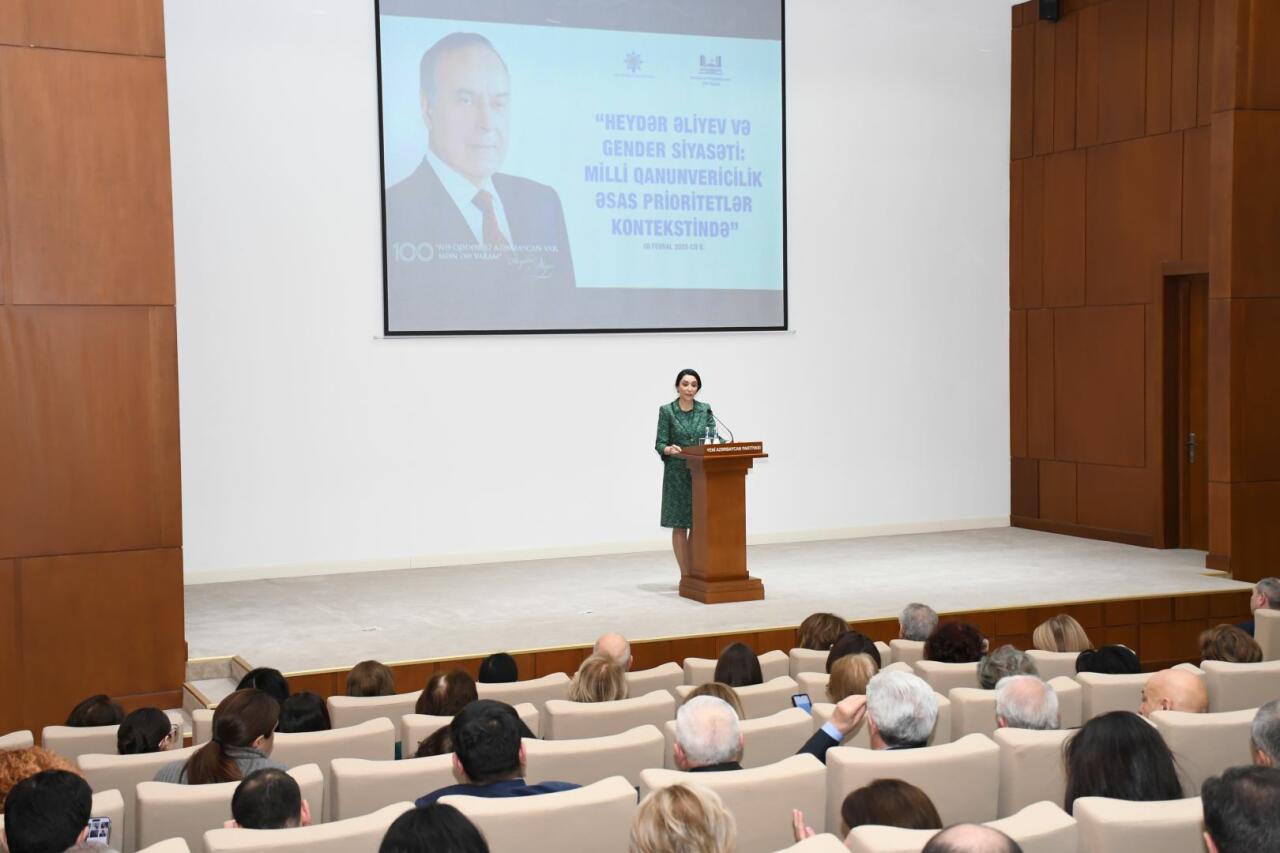 YAP Mərkəzi Aparatında “Heydər Əliyev və gender siyasəti: milli qanunvericilik əsas prioritetlər kontekstində” mövzusunda konfrans keçirilib