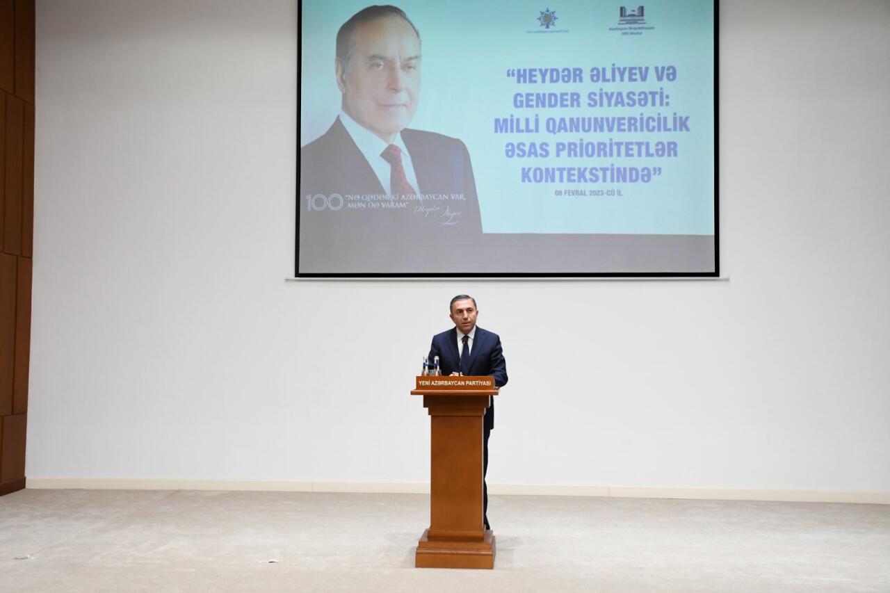 YAP Mərkəzi Aparatında “Heydər Əliyev və gender siyasəti: milli qanunvericilik əsas prioritetlər kontekstində” mövzusunda konfrans keçirilib