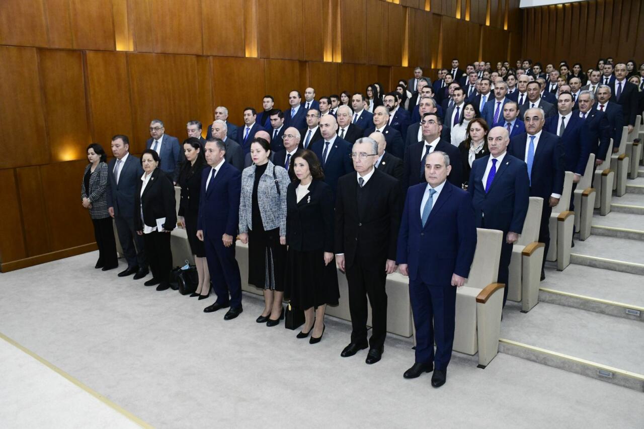 YAP Mərkəzi Aparatında “Heydər Əliyev və gender siyasəti: milli qanunvericilik əsas prioritetlər kontekstində” mövzusunda konfrans keçirilib
