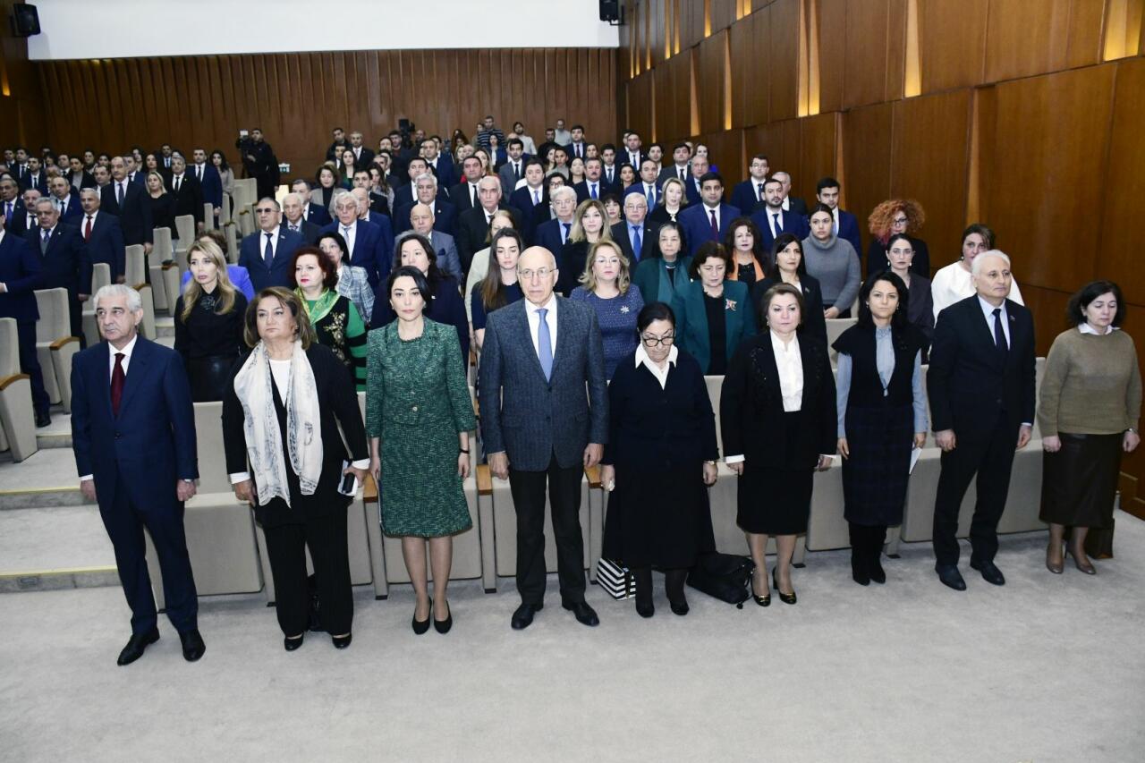 YAP Mərkəzi Aparatında “Heydər Əliyev və gender siyasəti: milli qanunvericilik əsas prioritetlər kontekstində” mövzusunda konfrans keçirilib