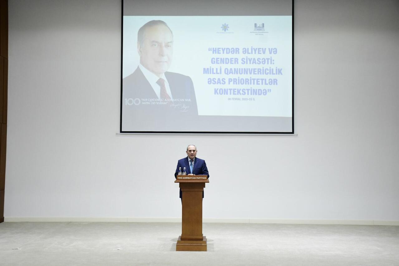 YAP Mərkəzi Aparatında “Heydər Əliyev və gender siyasəti: milli qanunvericilik əsas prioritetlər kontekstində” mövzusunda konfrans keçirilib