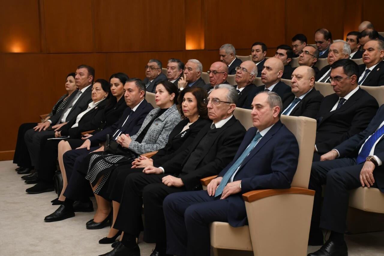 YAP Mərkəzi Aparatında “Heydər Əliyev və gender siyasəti: milli qanunvericilik əsas prioritetlər kontekstində” mövzusunda konfrans keçirilib