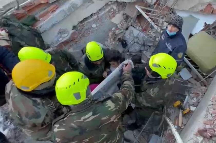Азербайджанские спасатели в Турции извлекли из-под завалов и спасли 37 человек