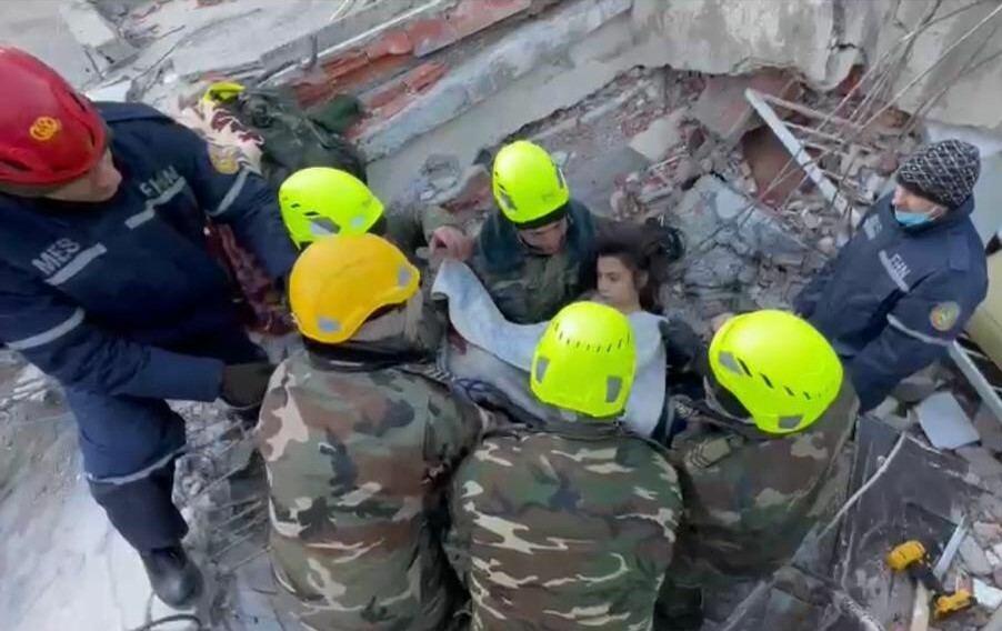 Азербайджанские спасатели в Турции извлекли из-под завалов и спасли 37 человек