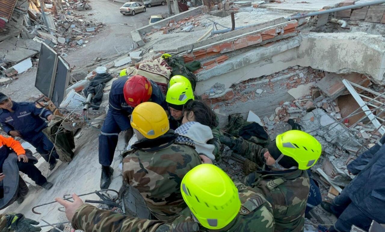 Азербайджанские спасатели в Турции извлекли из-под завалов и спасли 37 человек