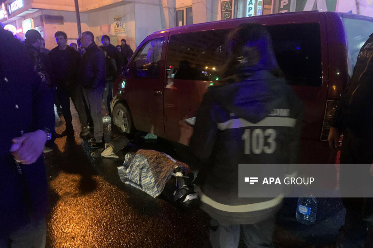 В Баку умер водитель, пытавшийся потушить загоревшийся микроавтобус