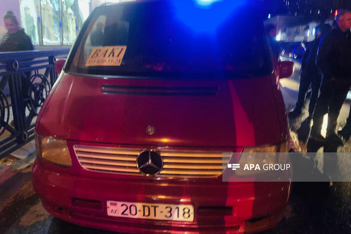 В Баку умер водитель, пытавшийся потушить загоревшийся микроавтобус