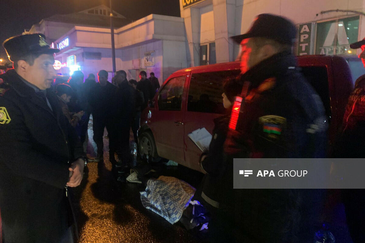 В Баку умер водитель, пытавшийся потушить загоревшийся микроавтобус