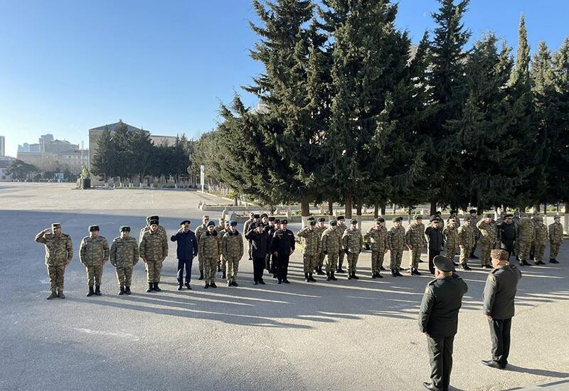 В азербайджанской армии проводится первенство по гиревому спорту