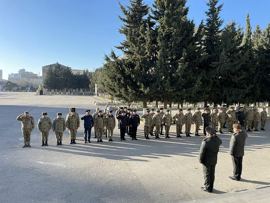 В азербайджанской армии проводится первенство по гиревому спорту