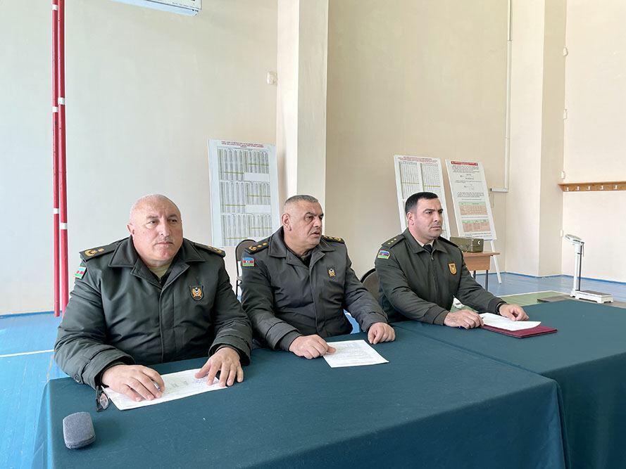 В азербайджанской армии проводится первенство по гиревому спорту
