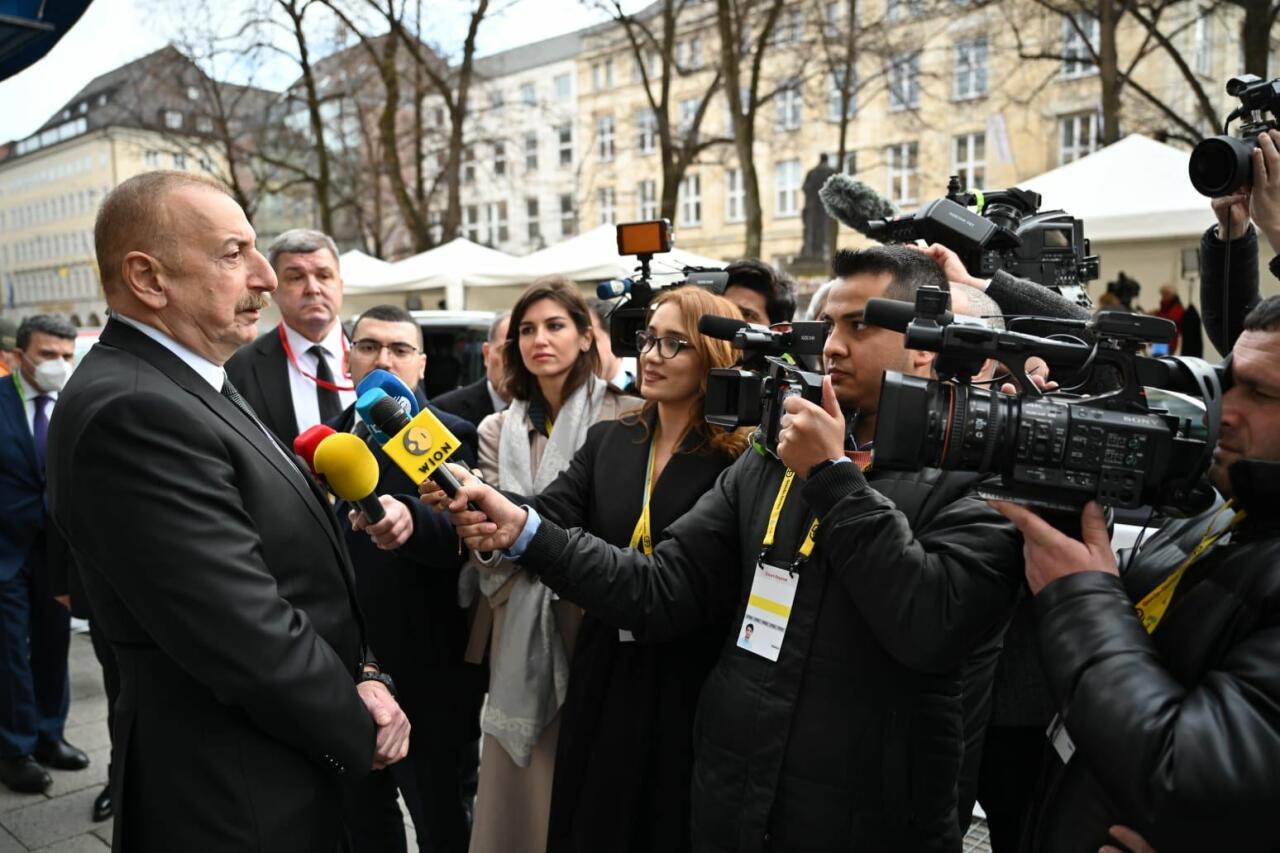 Президент Ильхам Алиев дал в Мюнхене интервью телеканалам